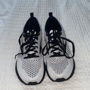 Brooks REVEL 4 RUNNING SHOE - WOMEN'S size 8